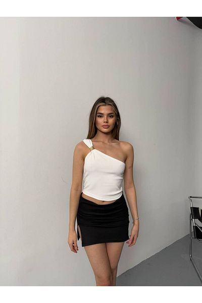 İLKCET MODA Μπλουζάκι με έναν ώμο Crop με χρυσά αξεσουάρ