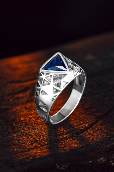 Ring Of The King 925 Ayar Gümüş Üçgen Mavi Safir Taşlı Erkek Yüzük