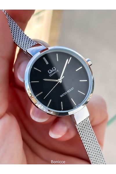 Q&Q Silver Color 35mm Case Diameter, Mesh Steel Thin Cord (1cm) Women's Wristwatch + Heart Bracelets
