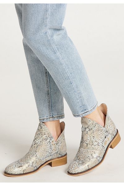 Izia Stiefelette