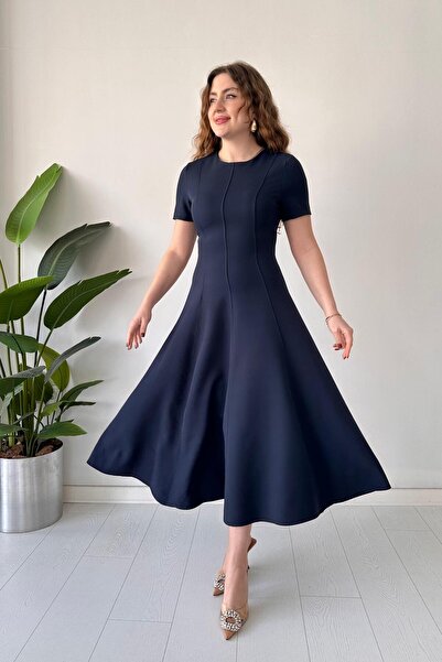 MaziButik فستان ماكسي باللون الأزرق الداكن