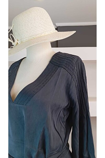 TOT MAĞAZACILIK V YAKALI KOL DETAYLI %100 TAŞLANMIŞ MAT İPEK SATEN ELBİSE