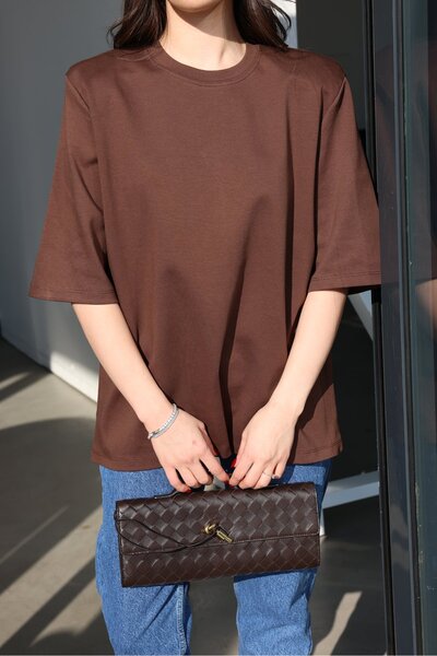 Özge Özgenç Ö.Ö. Тениска с голям размер и подплънки