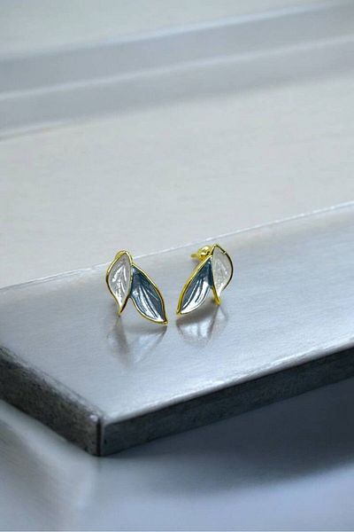 sahrastyle Fashionable Leaf Shaped Earrings with Brilliant Cubic Zirconia