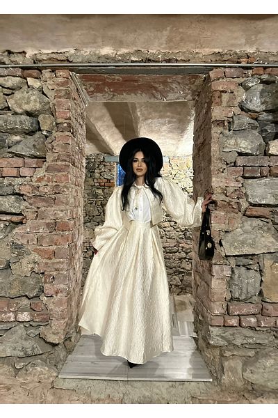 moneta boutique Γυναικείο κοντό μπουφάν και φούστα με μπαλόνι Broker Suit