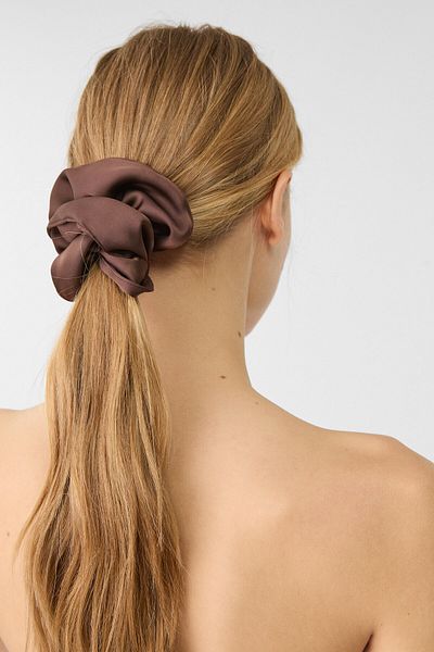Stradivarius Set of 2 textured scrunchies