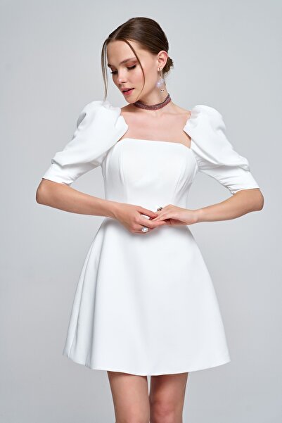 Zeynep Kaya Karpuz kol straplez mini beyaz elbise