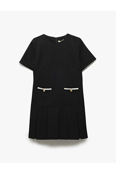 Koton Kısa Kollu Bisiklet Yaka Aplike Çift Cep Detaylı A Kesim Mini Pileli Elbise