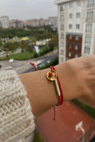 Shepidi 2-Piece Handmade Button Bracelet and Red Thread Lucky Bracelet