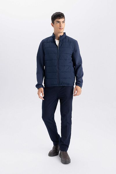 DeFacto Wasserdichter Slim-Fit-Mantel mit Stehkragen und elastischem Reißverschluss D7532AX25SP