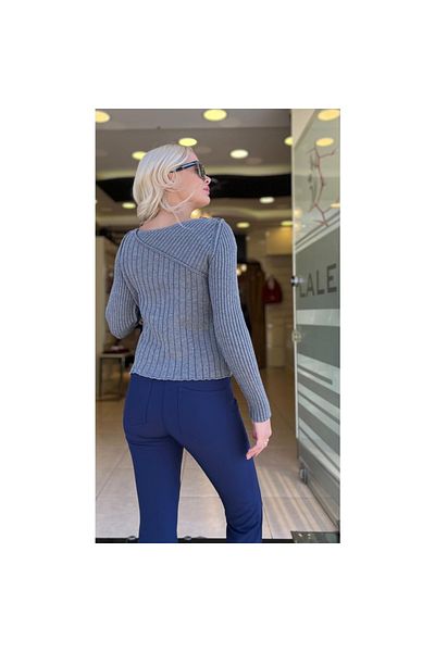 Unique Stylish Sweatshirt with Knitwear Collar