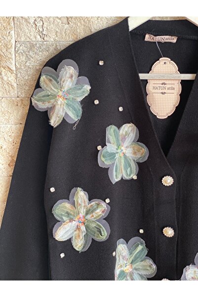 Hatun Atila HatunAtila Tül Çiçek Ve İnci Detaylı Hırkalı Triko Hırka Siyah