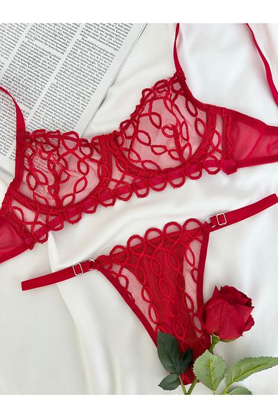 Arinda Red Chain Patterned Embroidery Capless Underwire Underwear Set Valentine's Day Special