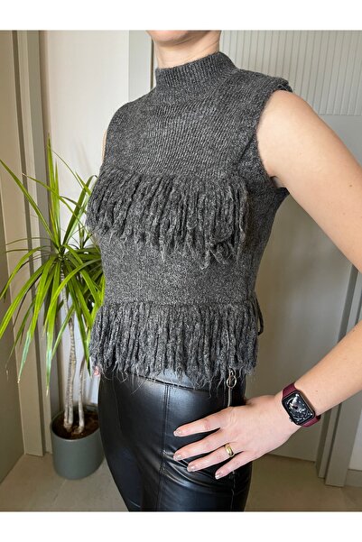 Butik ASİMETRİK ÖNÜ PÜSKÜLLÜ KOLSUZ SÜVETER KAZAK