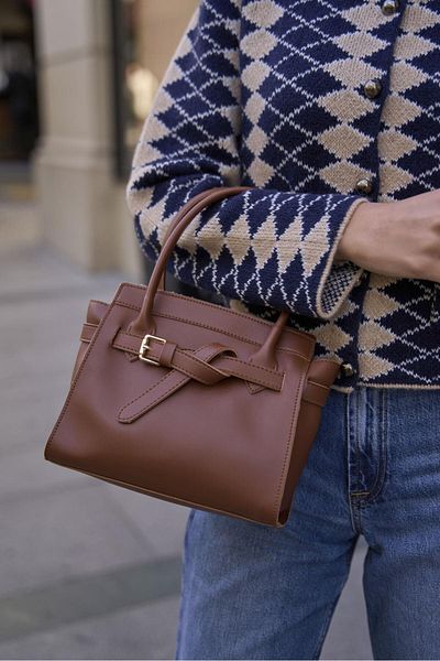 Madamra Hellbraune Mini-Hand- und Umhängetasche für Damen mit Gürteldetail