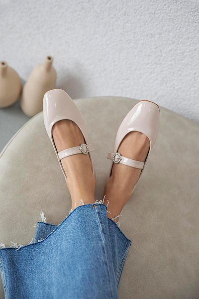 STRASWANS Μπαλαρίνες Berny Beige λουστρίνι - Γυναικεία ζώνη με λεπτομέρειες