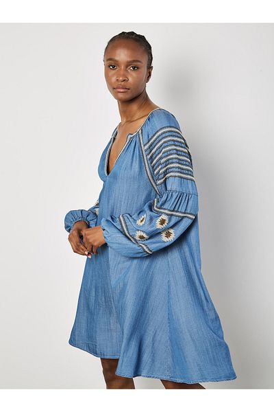 Apricot Aztekenbesticktes Denim-Minikleid