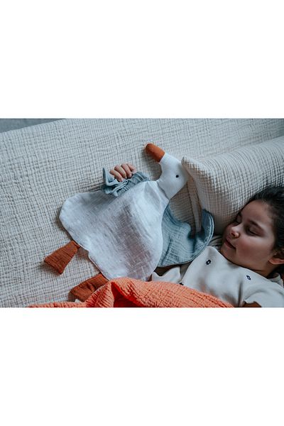 Mia Mina Home Baby White Color 2 Layer Muslin Duck Sleeping Companion