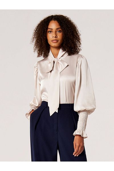 Apricot Satinbluse mit Ballonärmeln