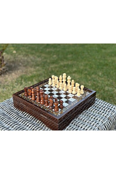 Devrizaman Şık ve Klasik Sedef İşlemeli Kapaklı Satranç Takımı - 30x30 cm