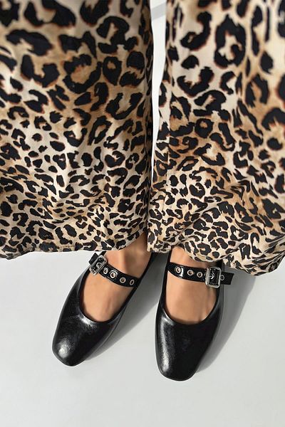 STRASWANS Black Jules Women's Leather Ballerinas - Wrinkled with Belt Detail