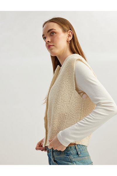 Koton Zipper Detailed Sleeveless Crew Neck Plush Vest with Stitching Detail