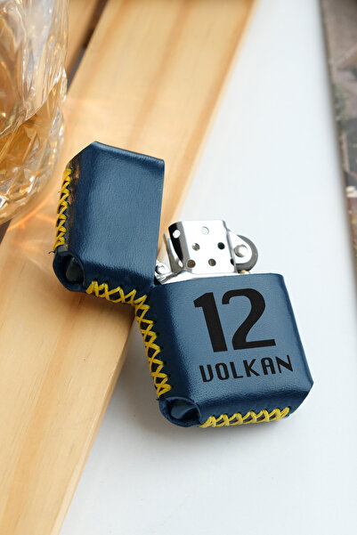 vagave El Yapımı Kişiye Özel Hakiki Deri Kılıflı Taraftar  Benzinli Çakmak - Sarı Lacivert