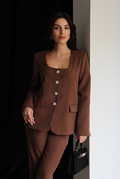 Julidress Kahve Açık Yaka Taş Düğmeli Vatkalı Blazer Ceket Ve Pantolon Premium Takım