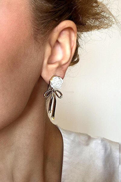 New Obsessions White Rose Detailed Earrings