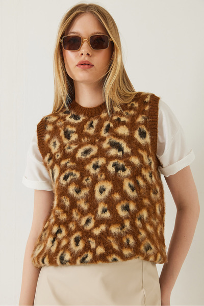 Bianco Lucci Women's Raised Leopard Patterned Sweater 20246281