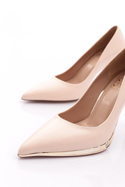 DGN Γυναικεία παπούτσια με μπεζ μυτερό τακούνι - λουστρίνι 66292859