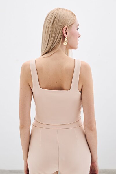 Sateen Yaka Gold Aksesuarlı Bluz - Bej