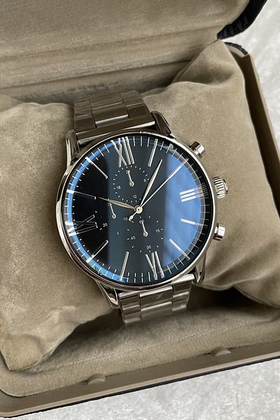 Leerybee Add Value to Every Moment with Unique Designs: Unisex Wristwatch