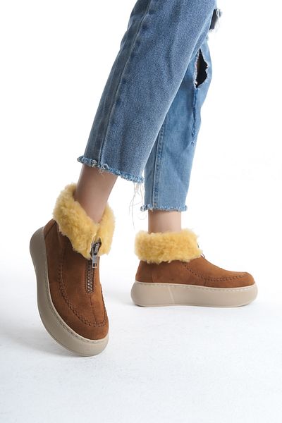 Moda Değirmeni Άνετες γυναικείες μπότες - Tan Suede, Γούνινη επένδυση, Μπροστινό φερμουάρ, Χοντρή σόλα με γούνα στο εσωτερικό BG1165-116-0004