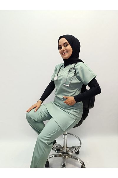 Limitless زي ممرضة إسلامي من الليكرا طقم تونيك بطول تنورة 85 سم