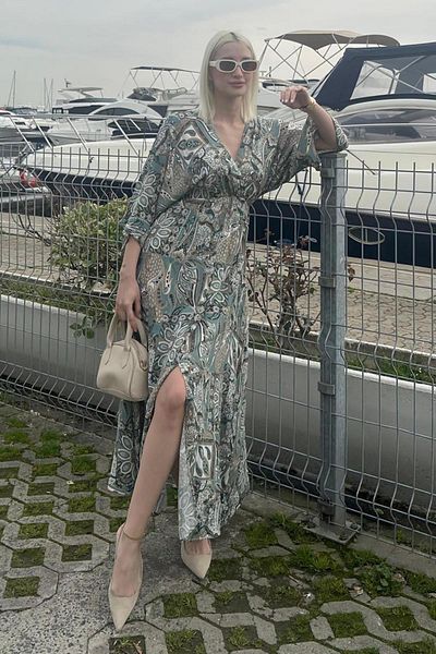 Madmext Μακρύ φόρεμα με πράσινο σχέδιο μέντας με λεπτομέρεια σκίσιμο MG2325