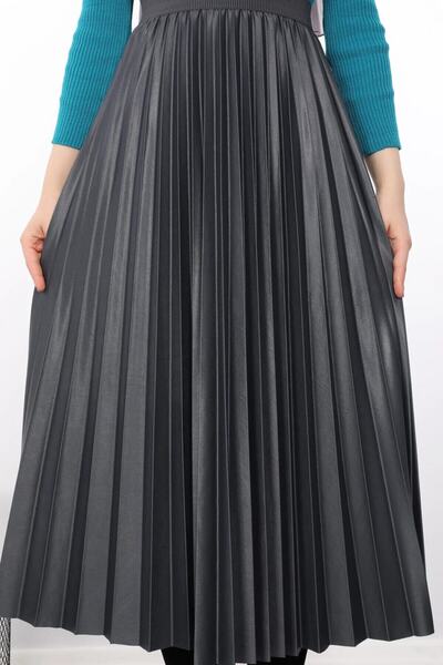 RTBUTİK Női bőr megjelenésű ráncos szoknya antracit színű új szezon