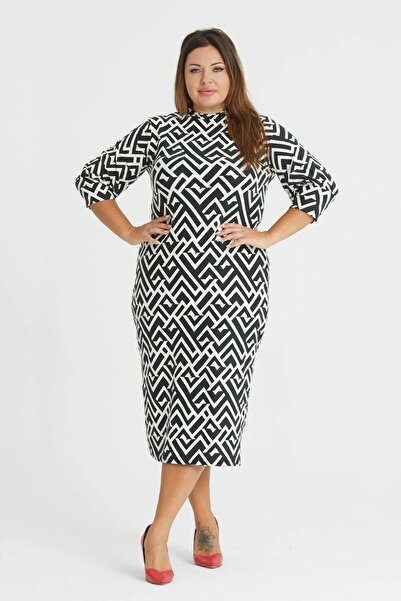 Mooi XXL Kadın Siyah Beyaz Zigzag Desen Yarım Balıkçı Yaka Büyük Beden Yırtmaçlı Esnek Süet Elbise