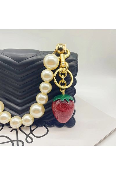 Siriderya الفراولة المفاتيح الحمراء حقيبة حلية سحر الفراولة الذهب الأحمر