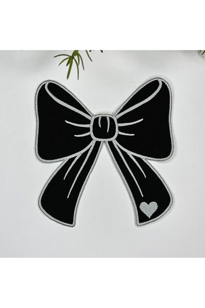 decofav 1 Piece Ribbon Patterned Black and Silver Embroidered Cocktail Napkin with Heart Pattern
