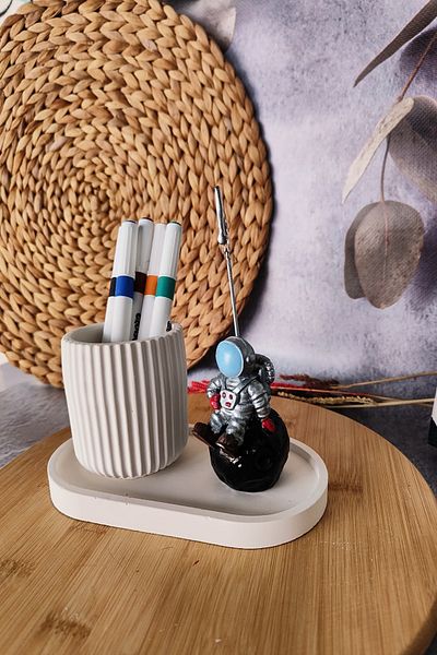puridadesign Decorative Astronaut Note Holder and Pen Holder Set