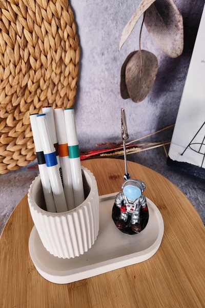 puridadesign Decorative Astronaut Note Holder and Pen Holder Set