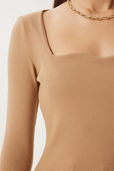 Happiness İstanbul Női keksz Sweetheart nyakkivágással zsinóros kötött blúz GT00100