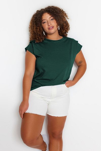 Trendyol Curve Grünes Strick-T-Shirt aus 100 % Baumwolle mit Rundhalsausschnitt und Ärmeln TBBSS22BF0023