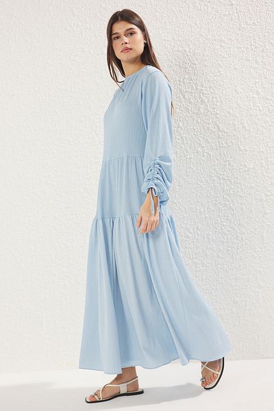 Trendyol Modest Blaues Strickkleid mit Ärmeln TCTSS25EB00046