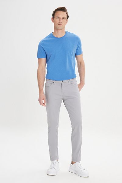 AC&Co / Altınyıldız Classics Graue Slim Fit-Hose mit 360-Grad-Stretch in allen Richtungen und diagonalem Stretchmuster für Herren