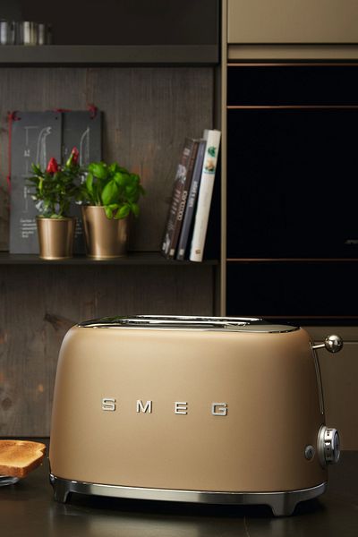 SMEG محمصة خبز 2x1 باللون الذهبي غير اللامع طراز 50 - Tsf01chmeu