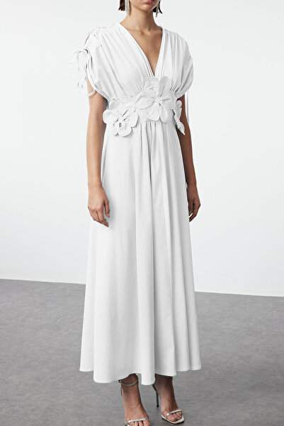 Trendyol Collection Бяла 3D цветя с детайли от поплин Шик вечерна рокля Абитуриентска рокля TPRSS24EL00282