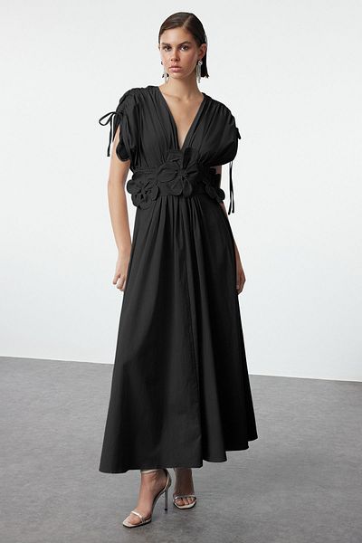 Trendyol Collection Schwarzes, 3D-Blume-detailliertes Popeline-elegantes Abendkleid, Nachtabendkleid TPRSS24EL00282