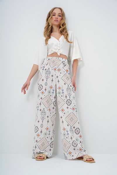 Trend Alaçatı Stili Beigefarbene Leinenhose mit ethnischem Muster und elastischem Bund für Damen ALC-X13631